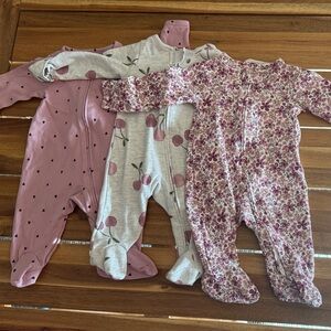 Carter’s 0-3 Month Girl’s Floral and Heart Print Kids Footie Pajamas